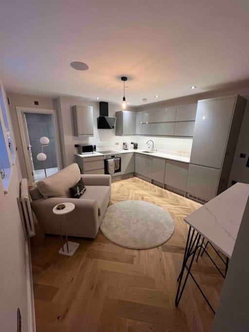 New Apartment, 10 Mins From Principality Stadium Cardiff Buitenkant foto